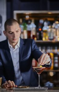 pexels-bartender-4766034